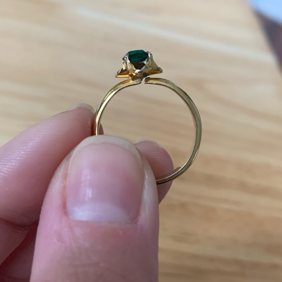 Vintage Green Ring - Picture 5 of 6